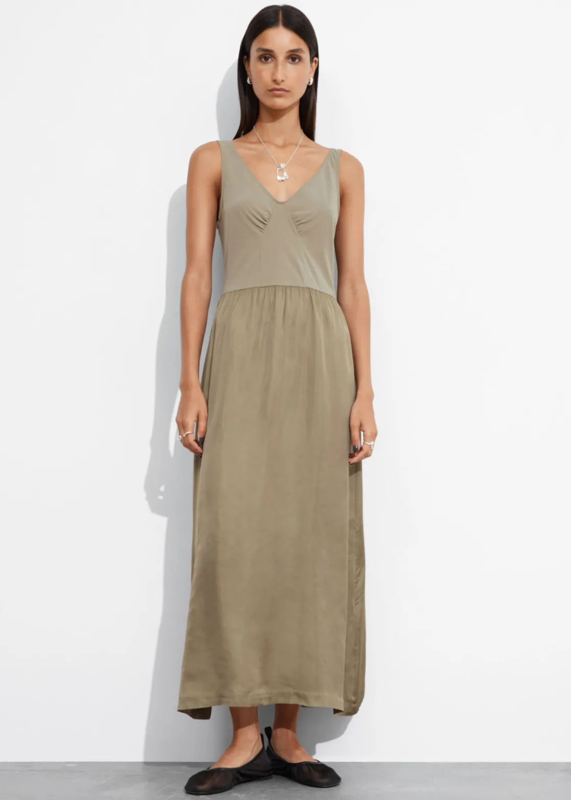 Sleeveless Two-Tone Midi Dress